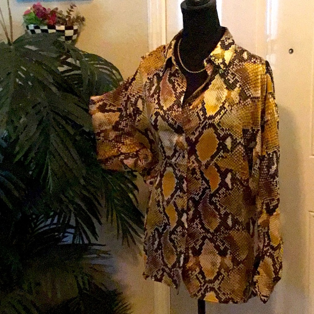 Philosophy” Saucy (L) Snake skin Print 🌼💐(NWOT)